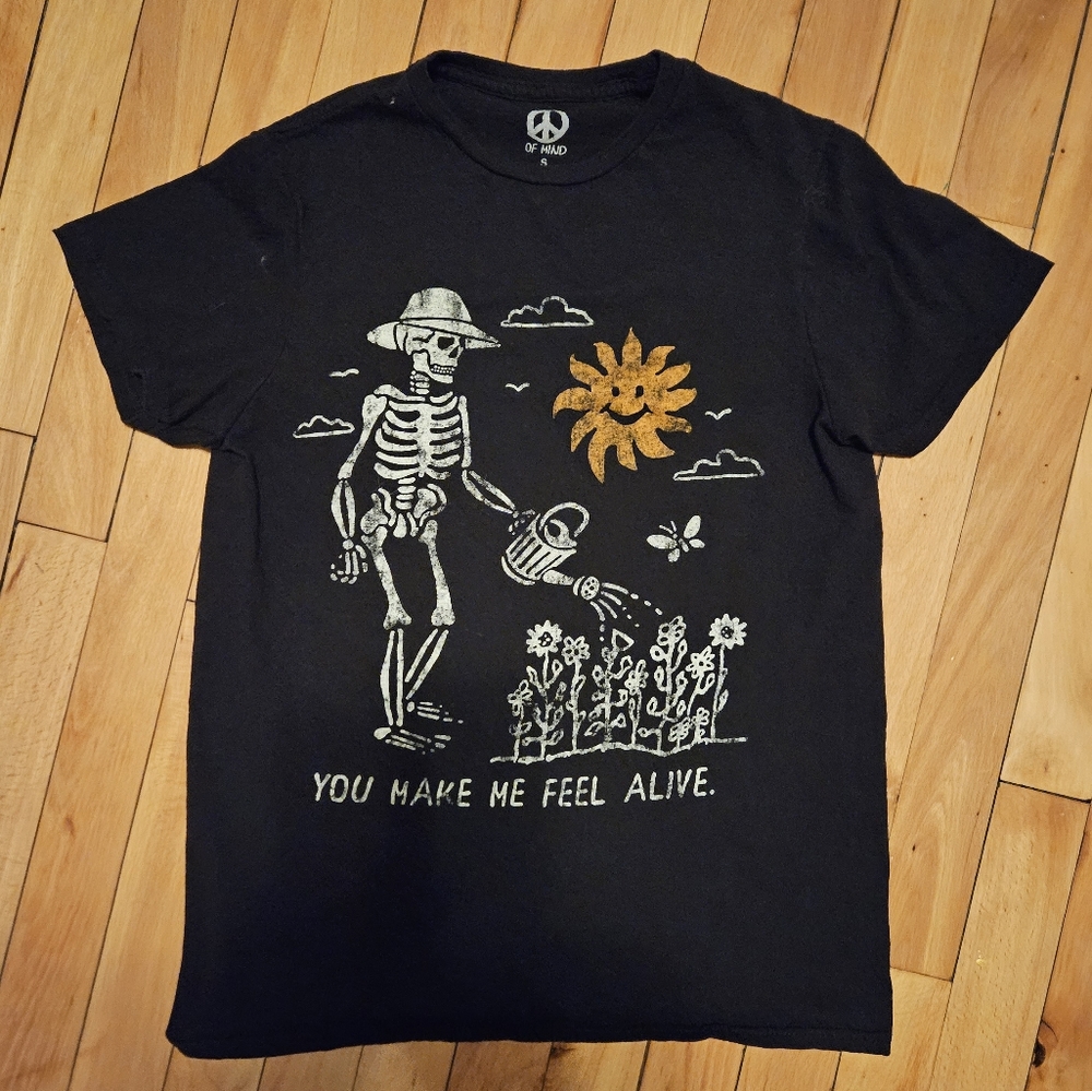 Women's Gardening Skeleton Tshirt size Small